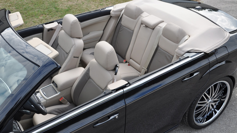 Illustration for article titled Get your vitamin D in a convertible Chrysler 300